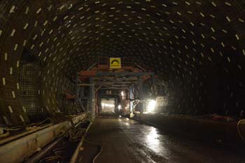 A44 Autobahntunnel in Bau Südröhre Tunnelbau bergmännische Bauweise Sprengvortrieb 01