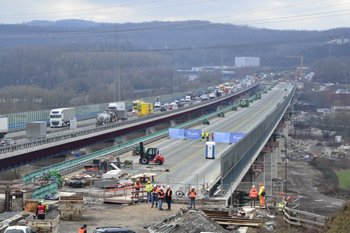 A45 Autobahn Lenntalbrücke Verschub Überbau Hilfspfeiler Hagen 11