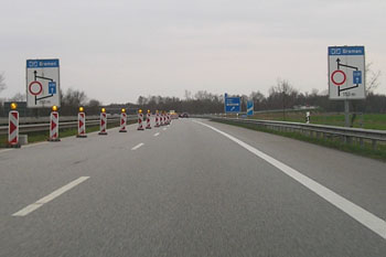 A 27 Bundesautobahn Bremen Cuxhaven Vollsperrung Uthlede Hagen Grabendurchlaß Rohr 03