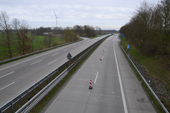 A 27 Bundesautobahn Bremen Cuxhaven Vollsperrung Uthlede Hagen Grabendurchlaß Rohr 19