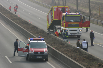 Unfallübung Feuerwehr Autobahn A 57 00