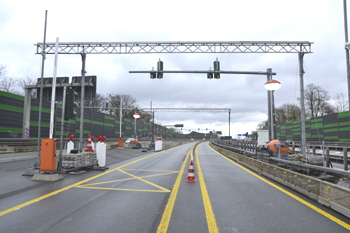 A42 Emscherschnellweg Bundesautobahn Schrankenanlage Gewichtskontrolle Durchfahrtsperre Rhein-Herne-Kanal Brücke 23