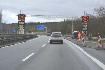 A42 Emscherschnellweg Bundesautobahn Schrankenanlage Gewichtskontrolle Durchfahrtsperre Rhein-Herne-Kanal Brücke 56