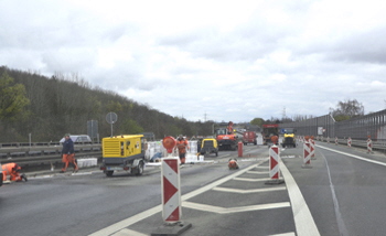 A42 Emscherschnellweg Bundesautobahn Schrankenanlage Gewichtskontrolle Durchfahrtsperre Rhein-Herne-Kanal Brücke 70