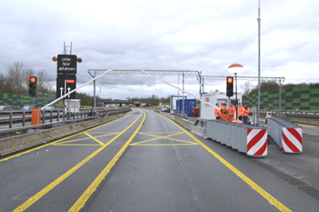 A42 Emscherschnellweg Bundesautobahn Schrankenanlage Gewichtskontrolle Durchfahrtsperre Rhein-Herne-Kanal Brücke 72