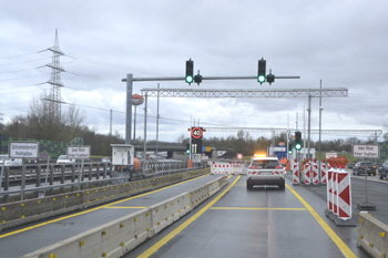 A42 Emscherschnellweg Bundesautobahn Schrankenanlage Gewichtskontrolle Durchfahrtsperre Rhein-Herne-Kanal Brücke 99
